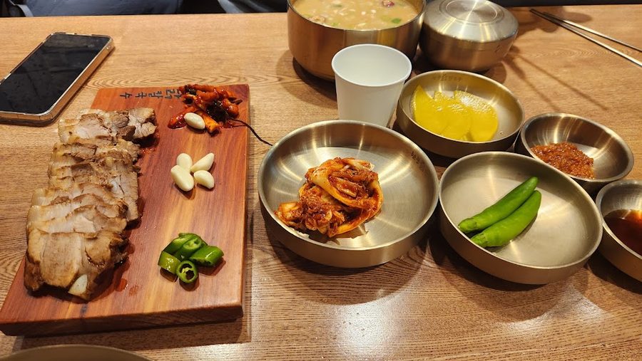 Hyeonpung Dak Kalguksu Busan National University Branch