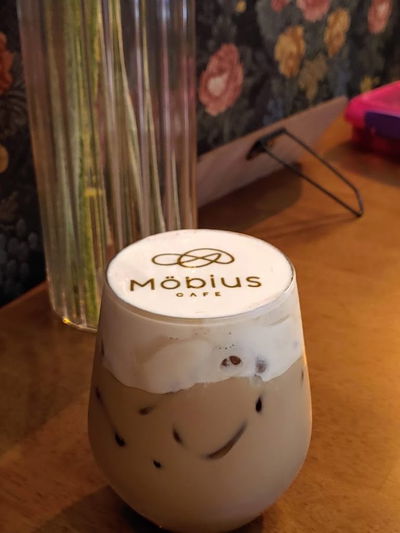 Moebius Cafe