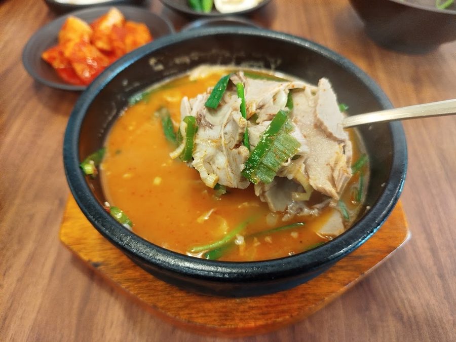 Eomma-ui Dwaejigukbap