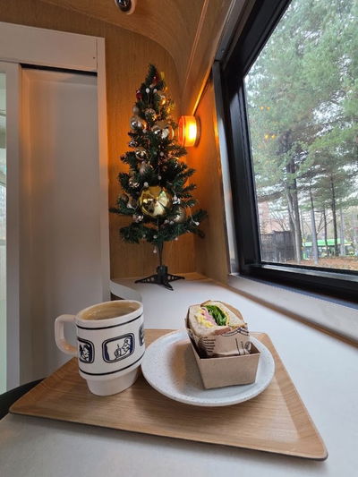 Gyeongchun Station Book & Coffee