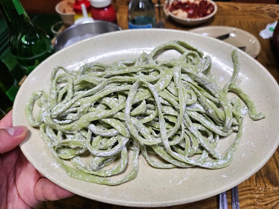 Cheongjeong Bajirak Kalguksu