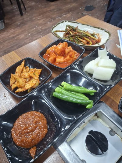 Tongppyeo Gamjatang Samgyeop Sarang