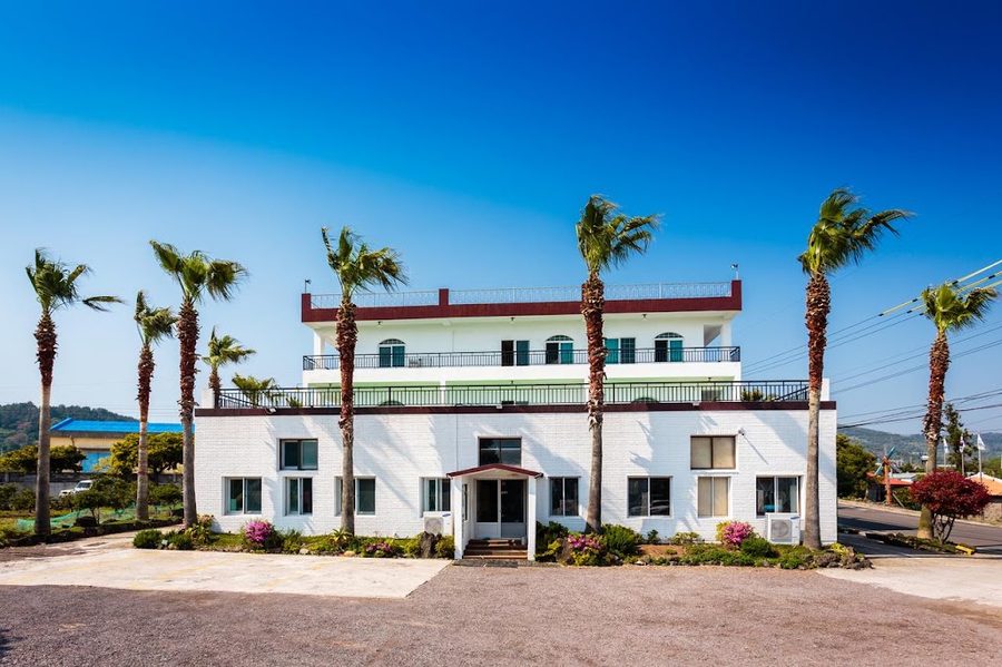 Bayhill Pool & Villa