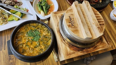 名品水拌生魚片鰻魚烤肉 東萊店