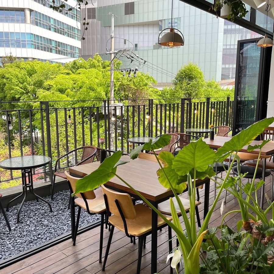 Cafe Flo Lounge