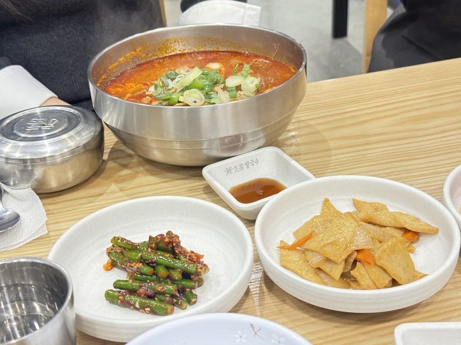 Hwangsaengga Kalguksu Yeouido THE K Tower Branch