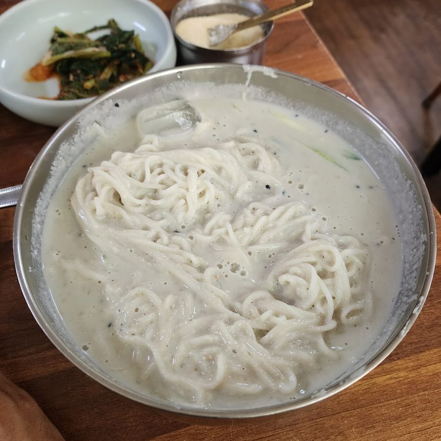 Eunhyene Son Kalguksu
