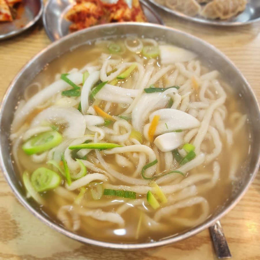 Hongnamae Son Kalguksu