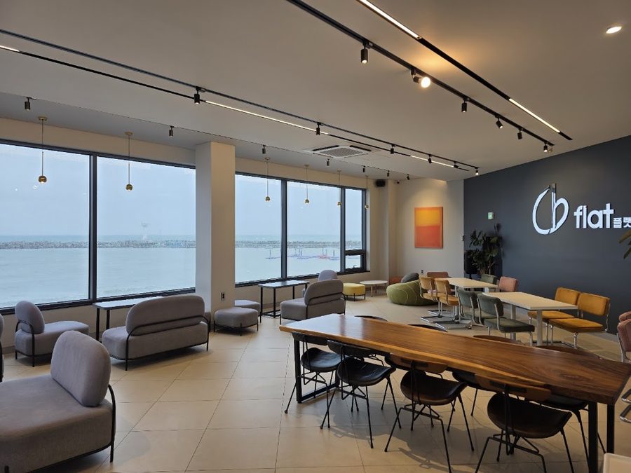 Cafe Flat