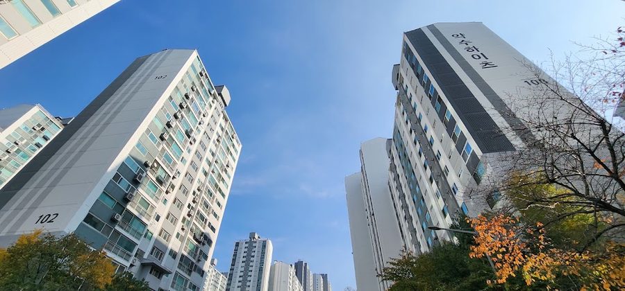 Donga Yaksu Heights Apartments