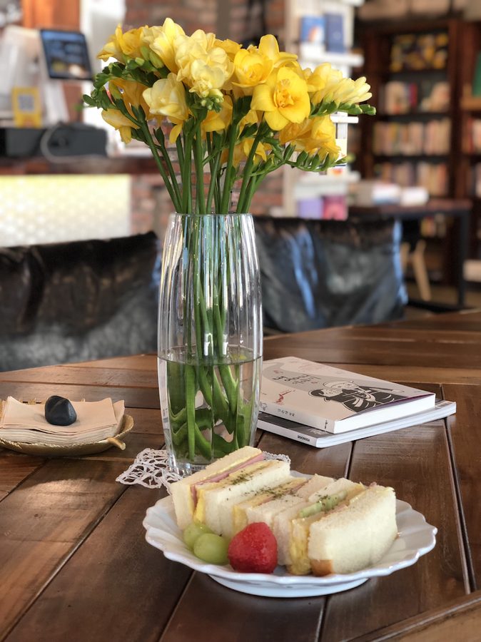 Cafe Donggyeong & Bookstore