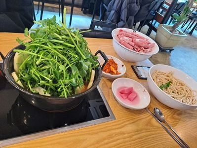 トゥンチョンシャブカルグクス シンシガジ店