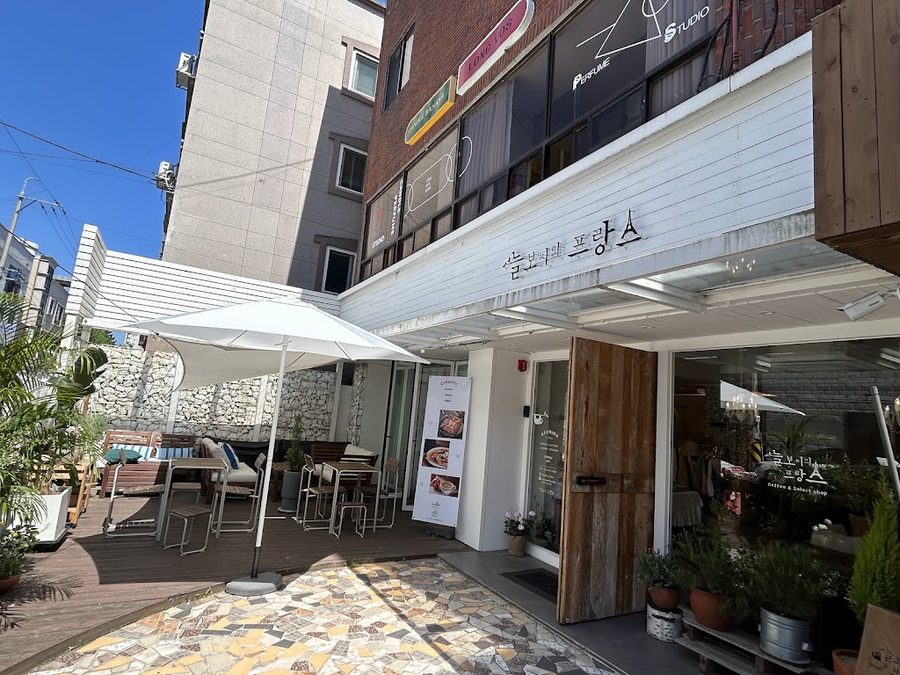 Neulbosshiui France - Brunch Cafe