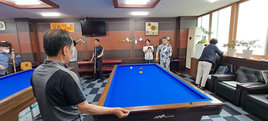 Golmok An Billiard Hall