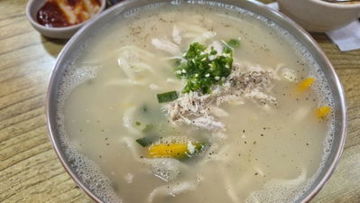 명품닭칼국수