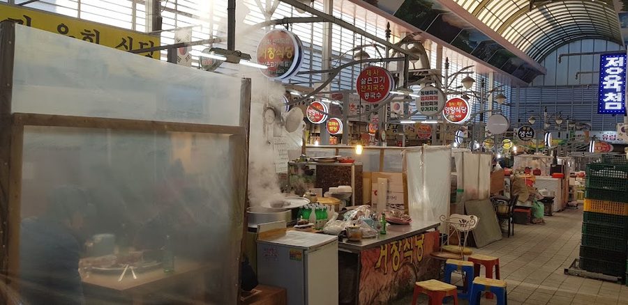 Wolchon Station Market