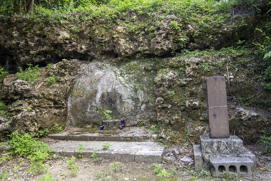 張獻功の墓