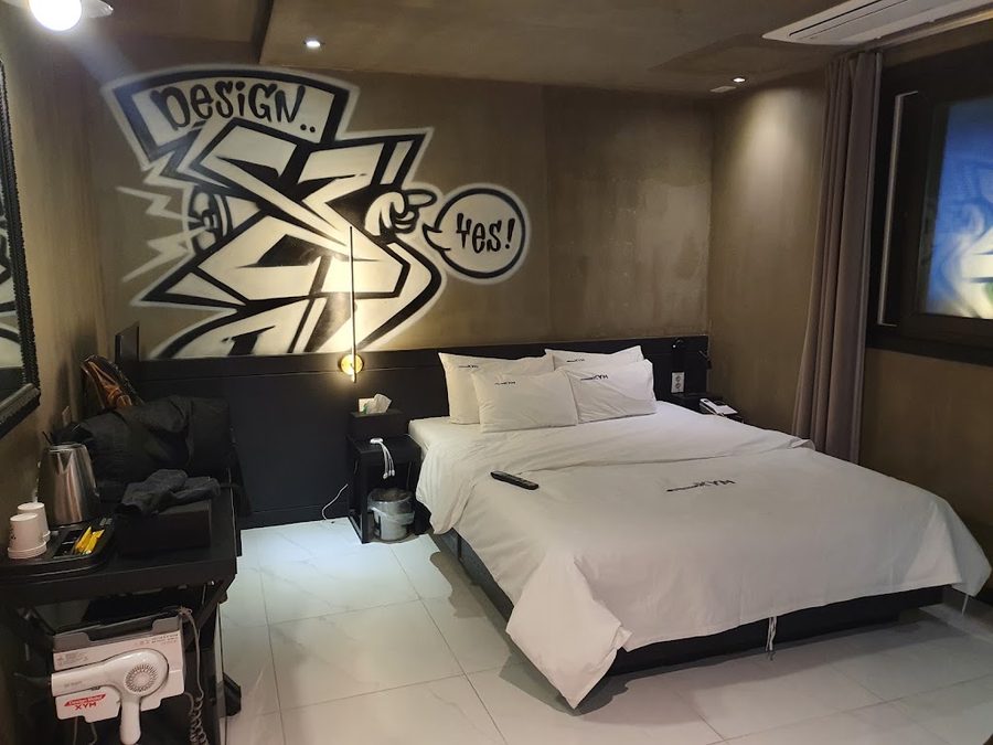 HOTEL BOX