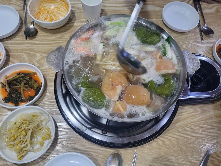 Baekcheongwoo Kalguksu
