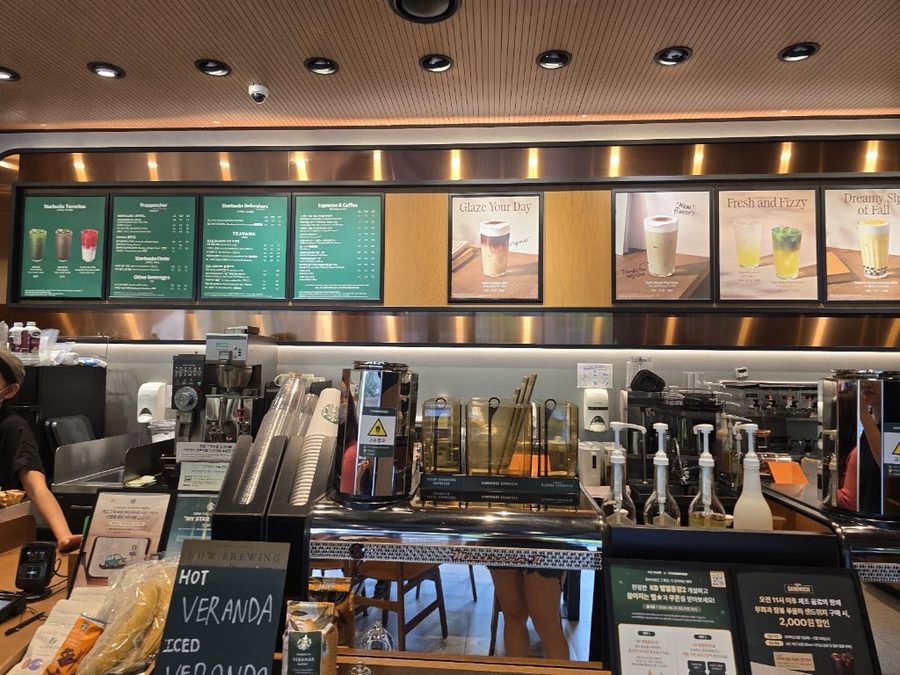 Starbucks Apgujeong Yunseong Building