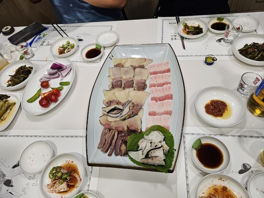 ペッキョン クジラ肉
