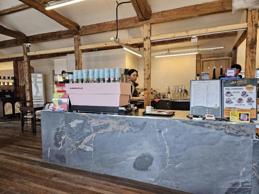 Jjaekjjaek Coffee Tongyeong Branch