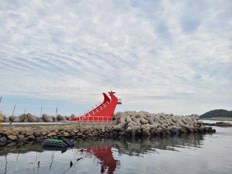 Seoam Port North Breakwater Lighthouse