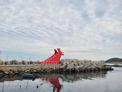 Seoam Port North Breakwater Lighthouse