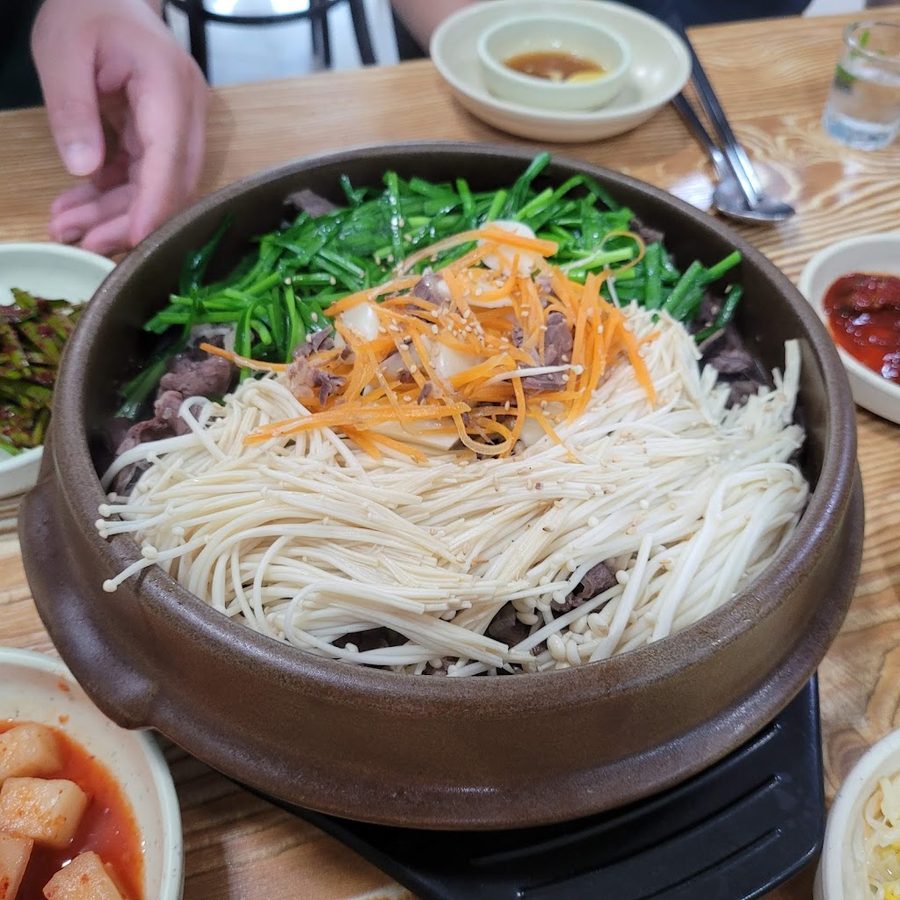 Dolsotbap Seolleongtang