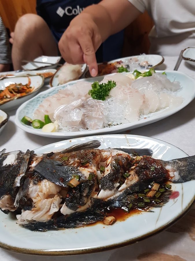 漁村生魚片店