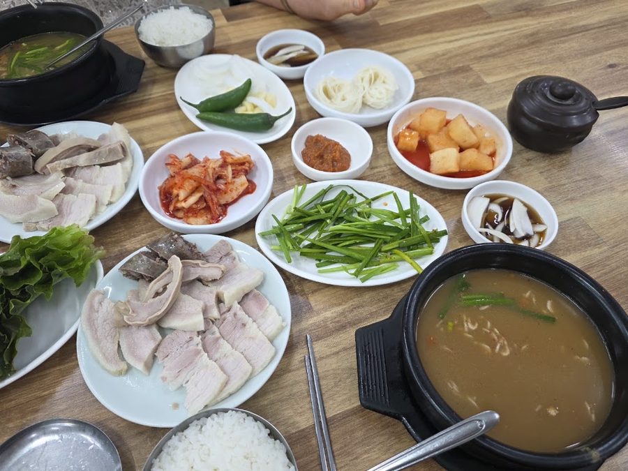 Jangwon Dwaeji Gukbap