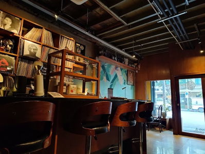 Yayyyyy Record Bar