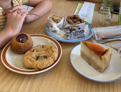 FOLK茶菓 (folksaka) cafe + bakery
