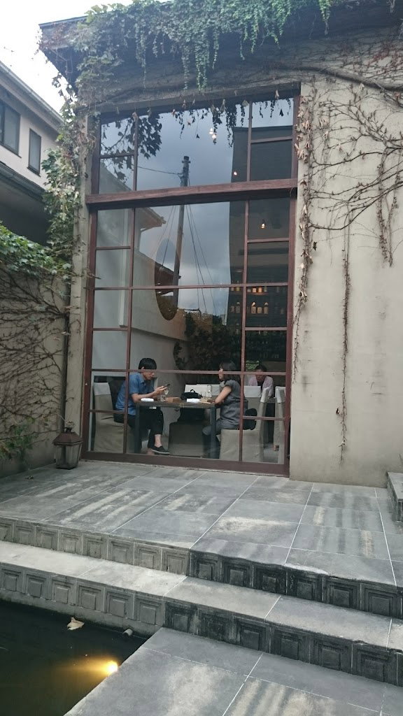 HIGASHI-YAMA Tokyo / Studio