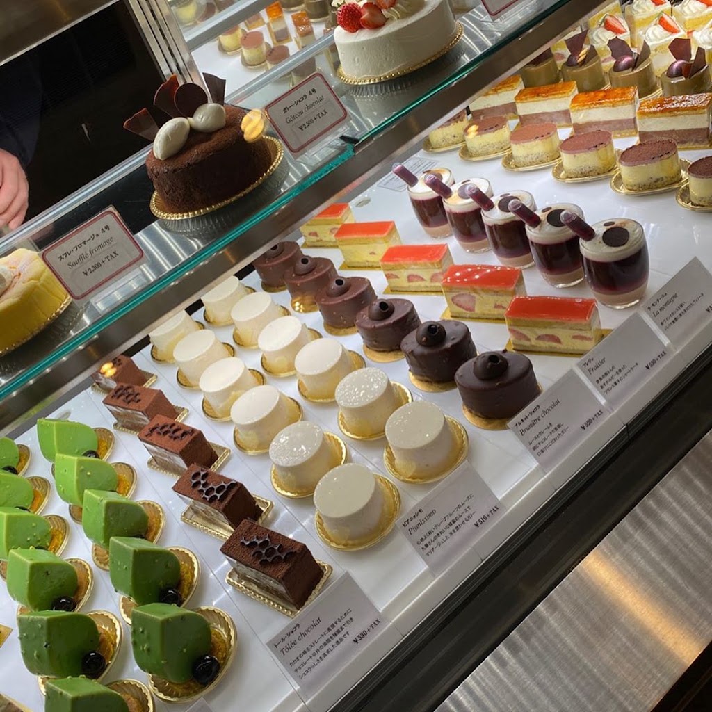 Pâtisserie Ravi,e relier