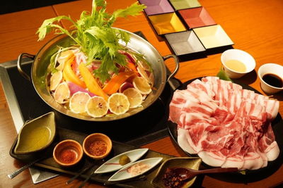 Sukiyaki Shabu-shabu Tonton Shinsaibashi