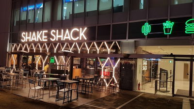 SHAKE SHACK Shinjuku Southern Terrace