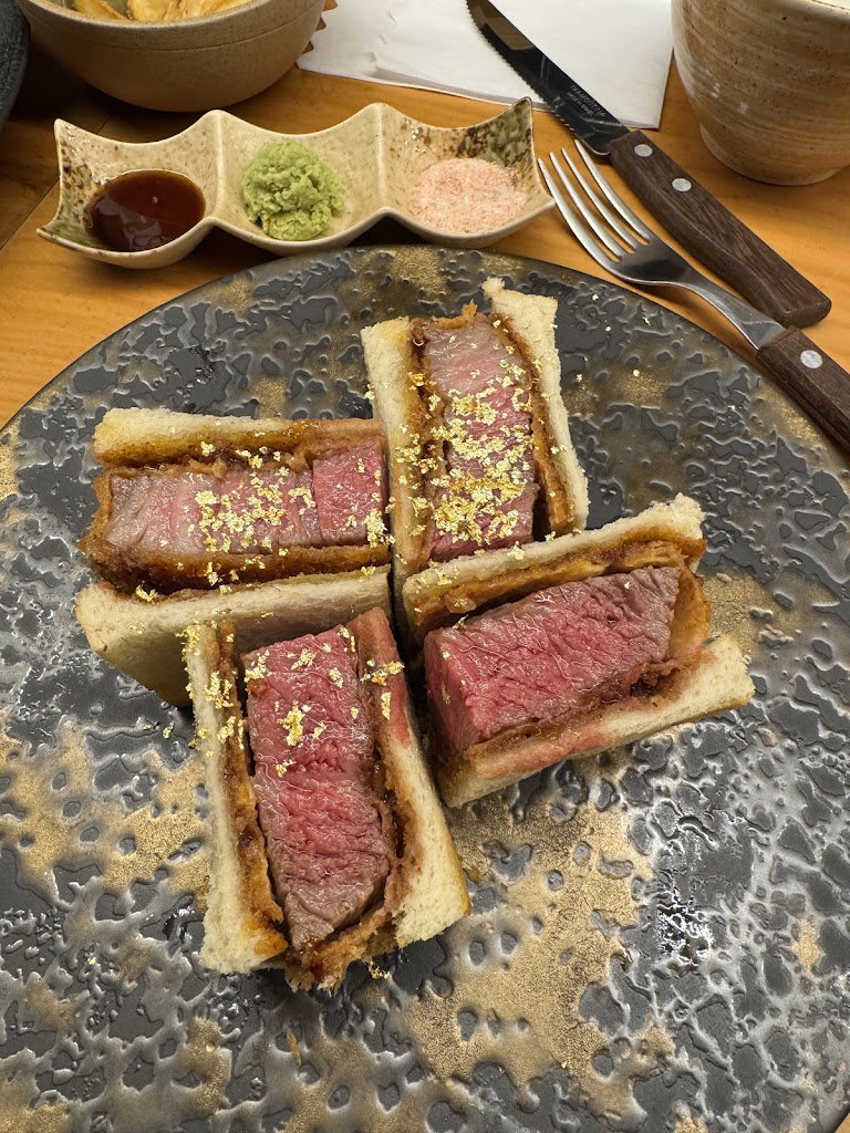Kobe Beef Wagyu Halal Hamburger Pizza & Steak (Vegan Gluten Free) Ginza Restaurant 银座 神户 和牛 餐厅