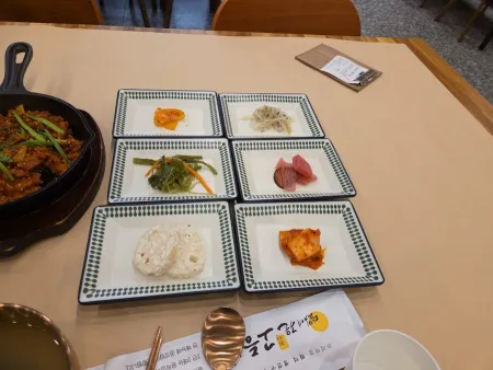 Dalbit e Guun Godeungeo Busan Goejeong Branch