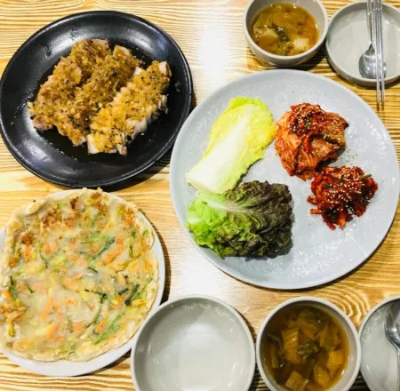 Bonghyeon Maneul Bossam Chik Naengmyeon Kalguksu