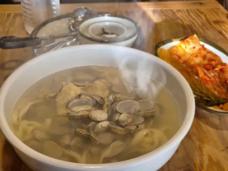오모리생바지락손칼국수