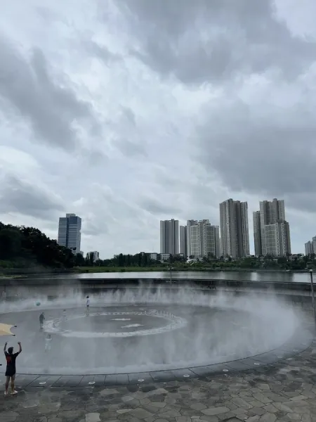 Gwanggyo Lake Park Sinbihan Mulneomi