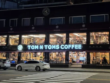 Tom N Toms Coffee