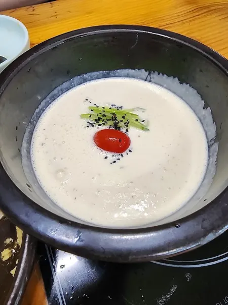 잣칼국수
