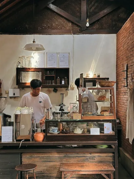 Old Friends Coffee --Bali Coffee Farmer & Roaster