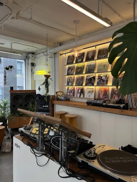 Of Oct Record Coffee & Bar