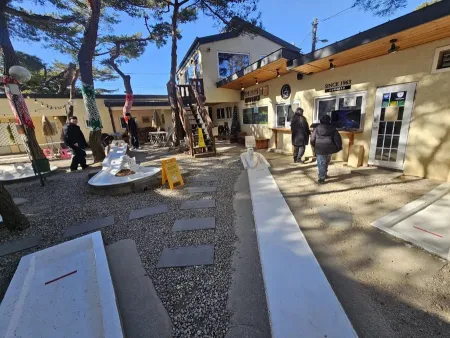 Bogwang Mini Golf Course with Cafe 18 Holes