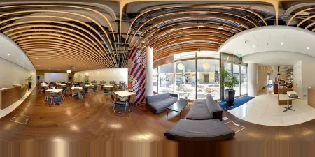 Hills Cafe / Space