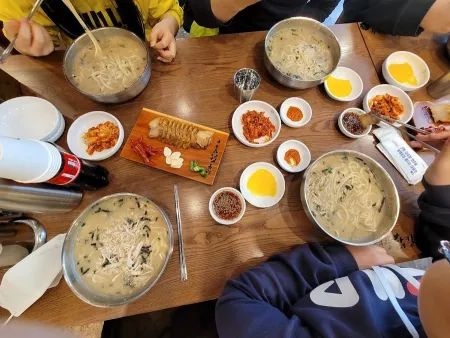 Hyeonpung Dak Kalguksu Busan Hwamyeong Branch