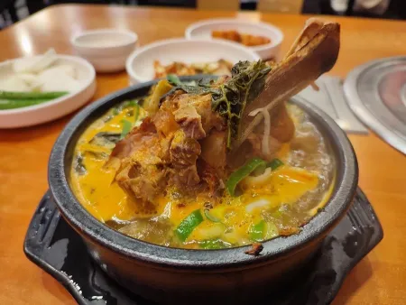 Daegamdaek Wangppyeo Haejangguk Yuseong Branch